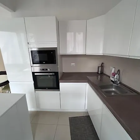 Realty Company Mercede Apartment *